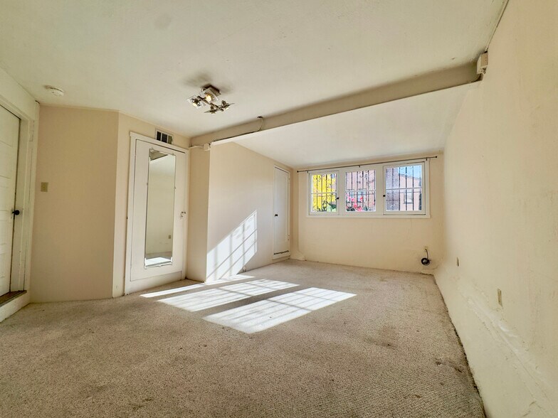 Building Photo - 1645 Scenic Ave