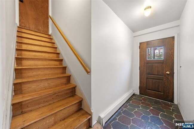 Building Photo - 209 8th St