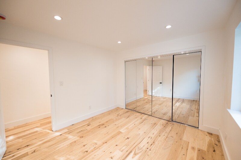 Building Photo - 421 Kahrs Ave