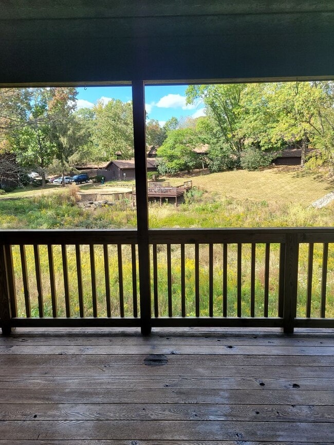 Building Photo - 4 bedroom Townhouse on Bloomington's South Side; Located in The Woodlands!