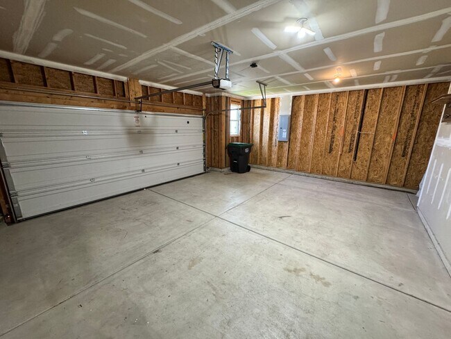 Building Photo - 2427 Sheek Rd