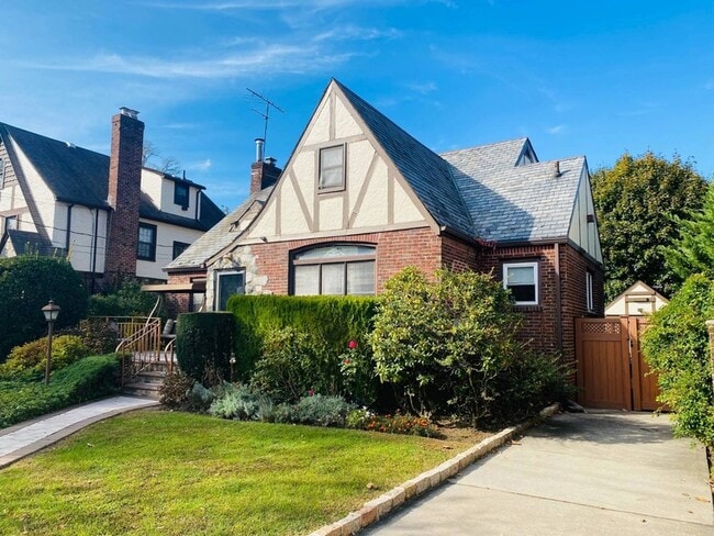 Building Photo - 181-69 Tudor Rd