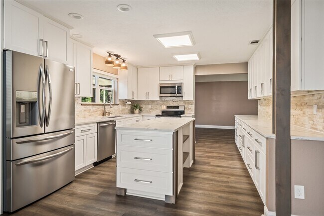 Building Photo - 3019 Ramblewood Rd