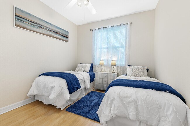 Building Photo - 3219 SW 7th Ln