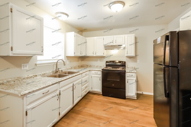 Building Photo - 1927 Jackson Ave