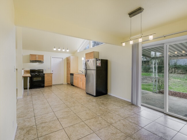 Building Photo - 227 Shin Oak Dr