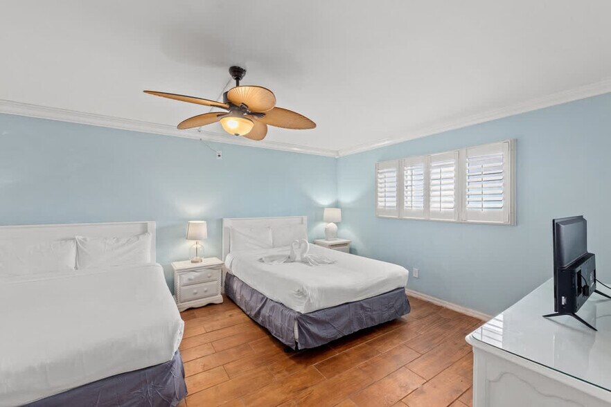 Building Photo - 8743 Thomas Dr