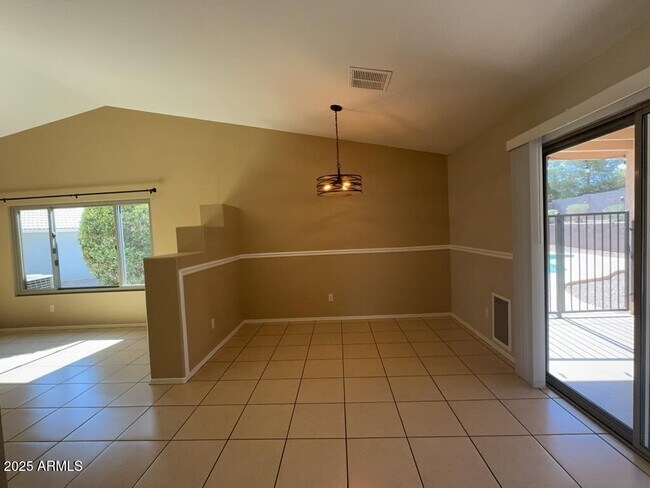 Building Photo - 3954 Cll Roca