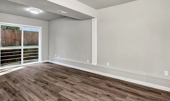 Building Photo - 4 bedroom delightful craftsman home in Cov...