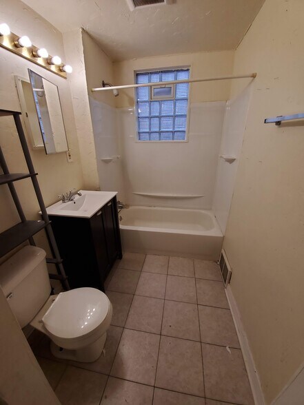 Bathroom - 201 N 37th St