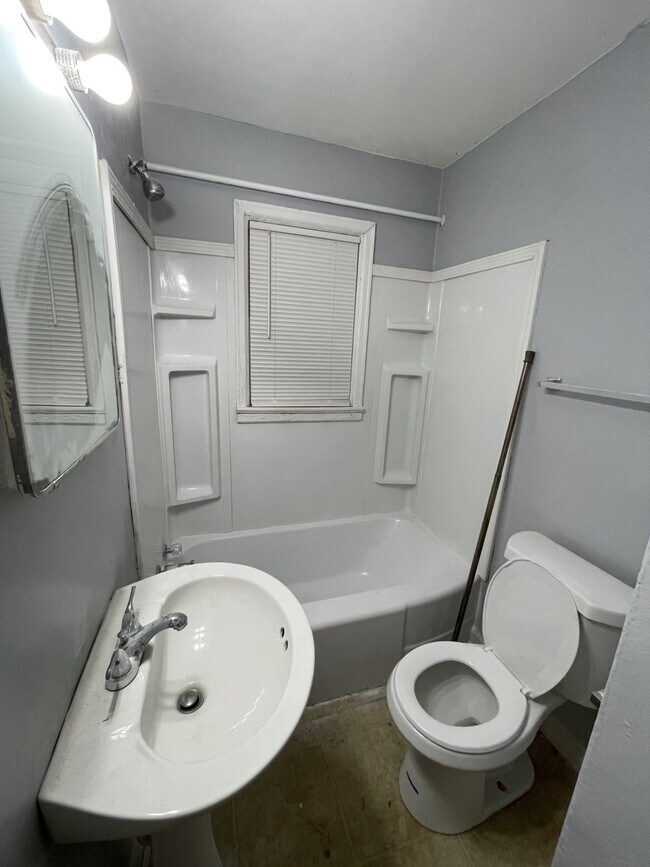 Building Photo - 1314 medford