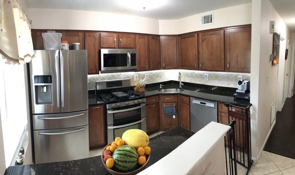 Kitchen - 2501 Vroom Dr