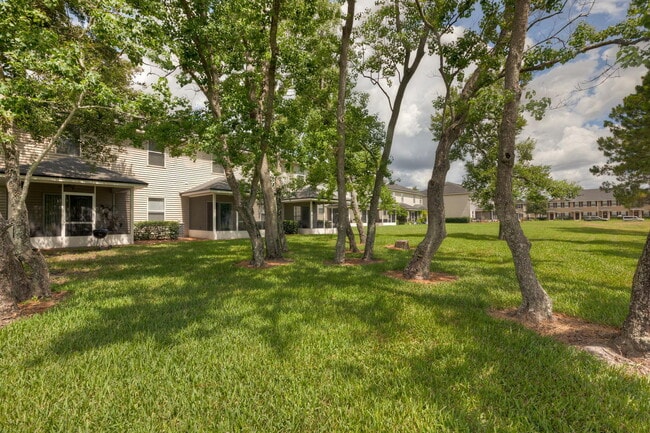 Building Photo - FOR RENT AND READY FOR IMMEDIATE OCCUPANCY! STUNNING LAKE VIEWS • 3 BEDROOMS • 2.5 BATHROOMS • AT...