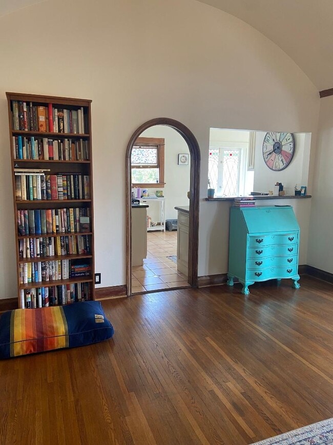 Building Photo - 1618 Micheltorena St