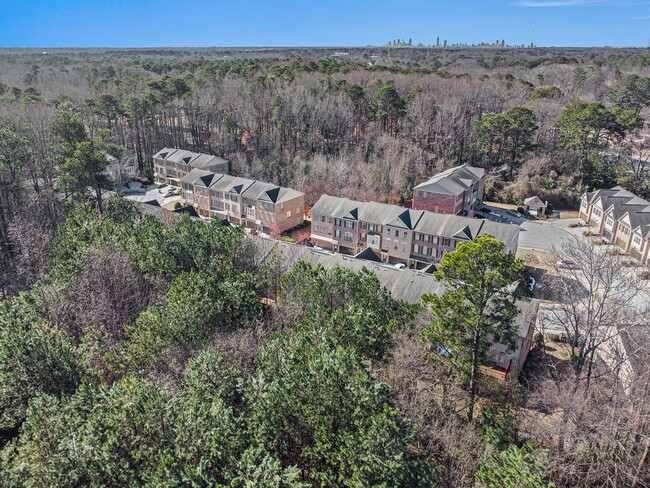 Building Photo - Tri Level Townhome in Tucker