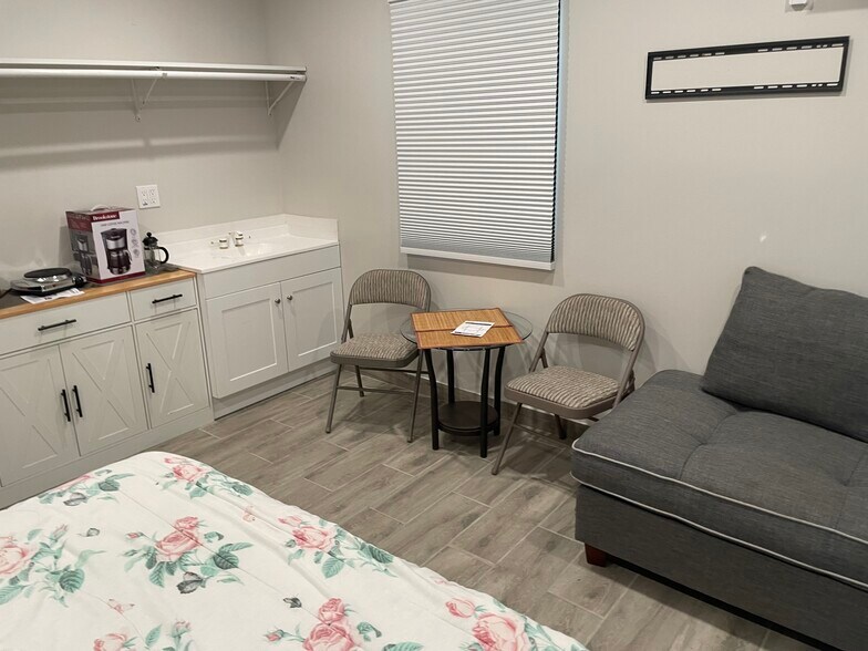 Building Photo - 18821 Erwin St