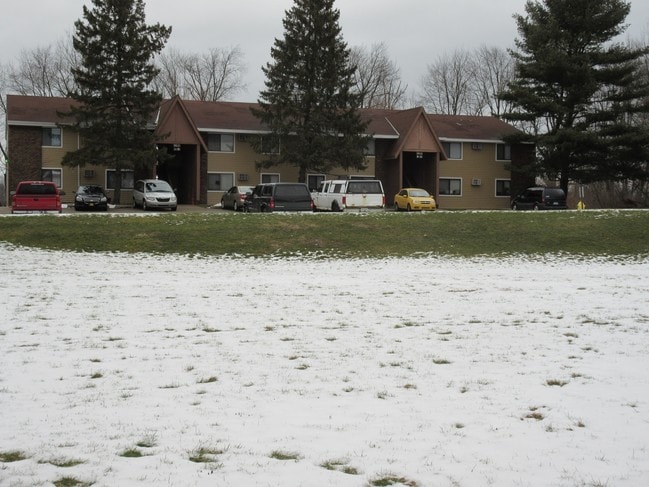 Building Photo - Rolling Pines Apartments