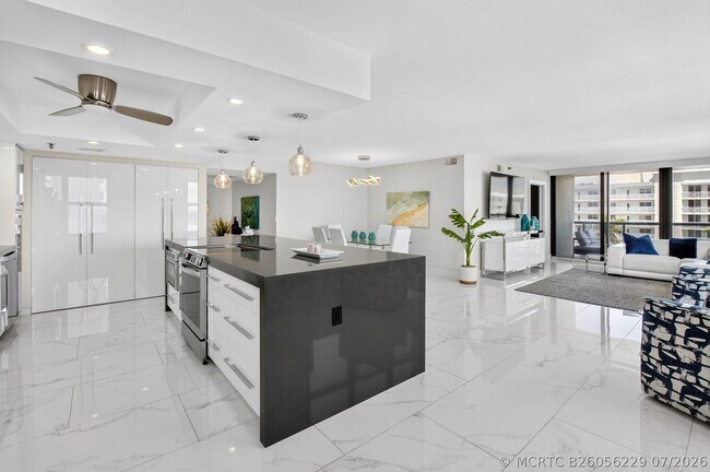 Building Photo - 3115 S Ocean Blvd