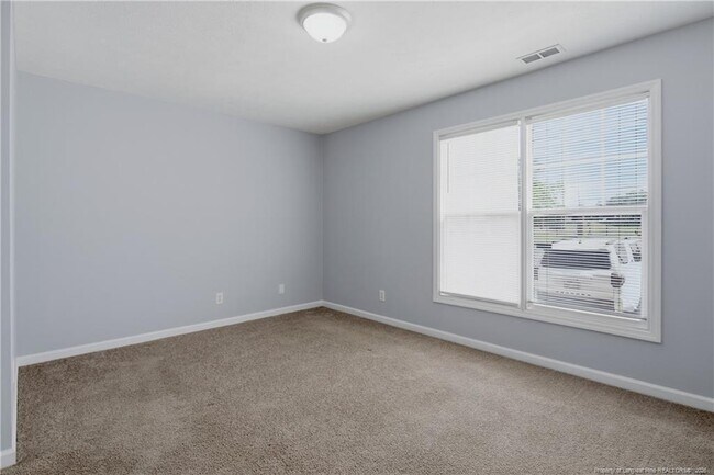 Building Photo - 401 Meadowland Ct