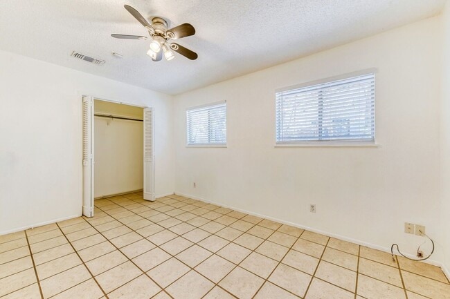 Building Photo - 2928 E 12th St