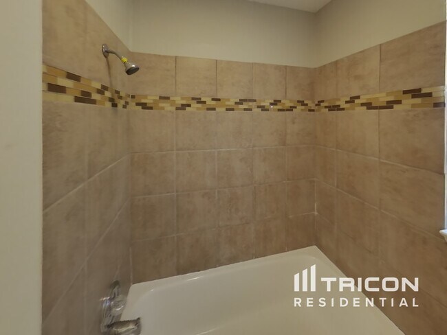 Building Photo - 2312 Vineyard Dr
