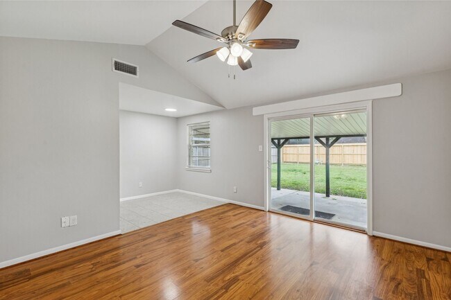 Building Photo - 5758 Greencraig Dr