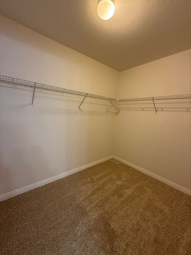 Building Photo - Cute and Cozy 2Br/2Ba second floor Condo in The Summit