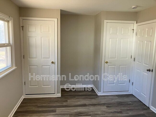 Building Photo - 9840 Medford Dr