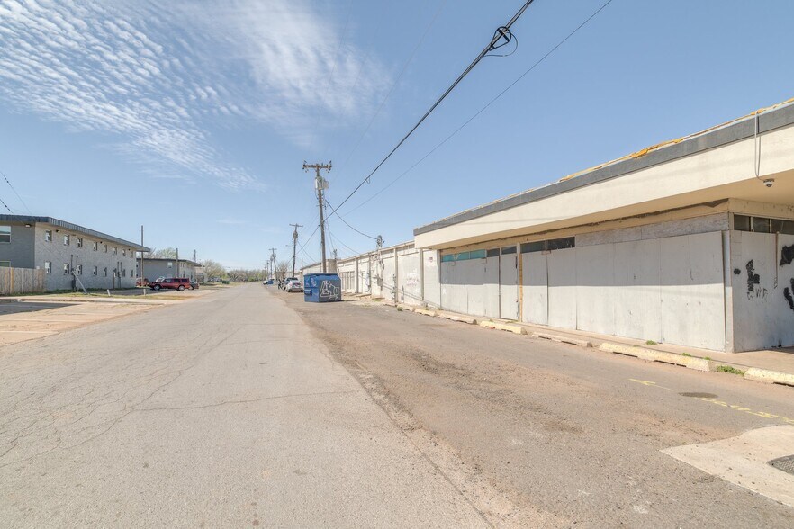 Building Photo - 3500 Newcastle Rd