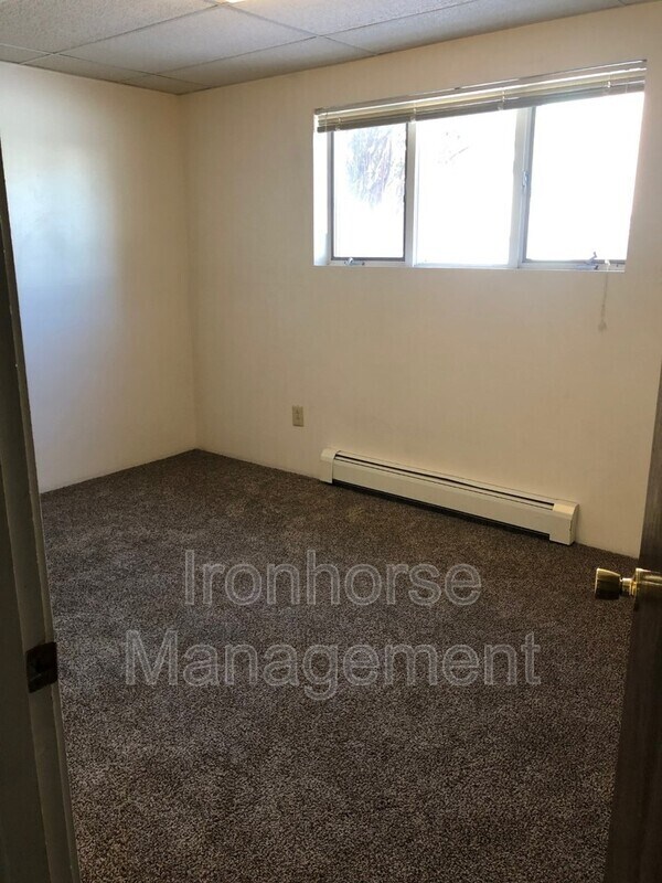Building Photo - 805 W Villard St