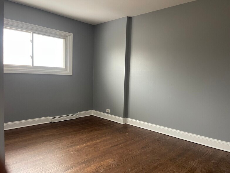 Building Photo - 9463 Niles Center Rd