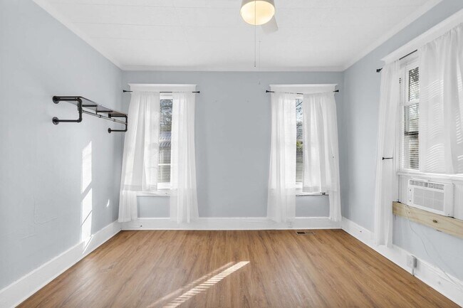 Building Photo - 1235 E 50th St