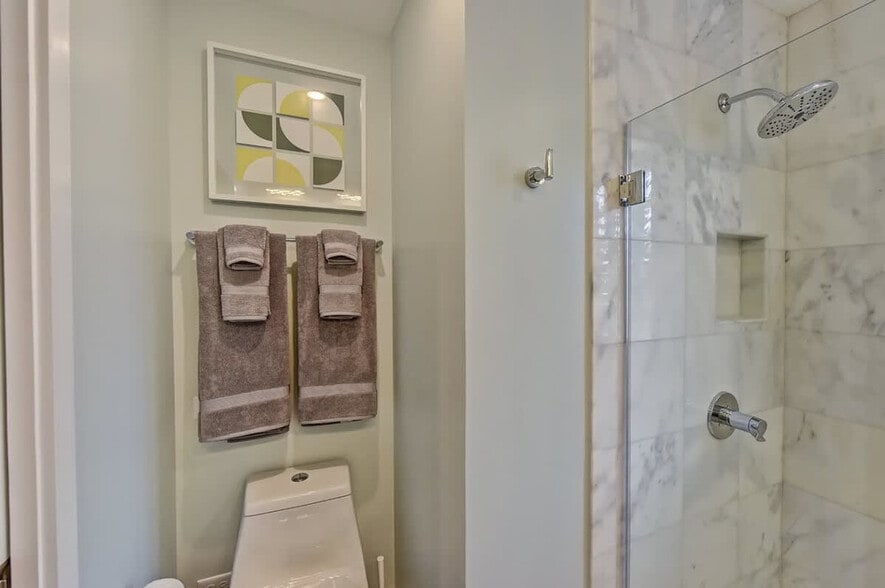 Building Photo - 510 Queens Rd