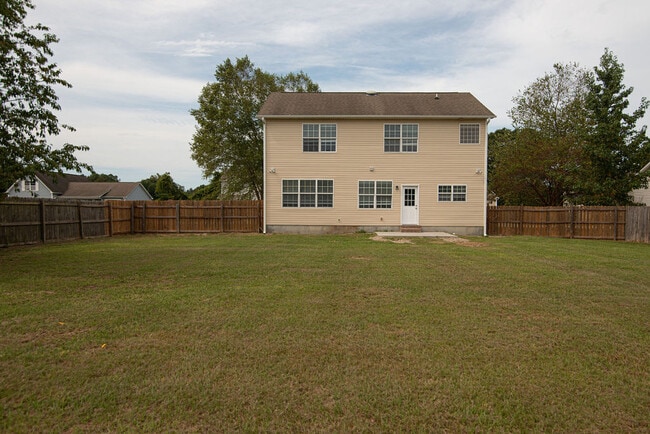 Building Photo - 106 Briar Hollow Dr