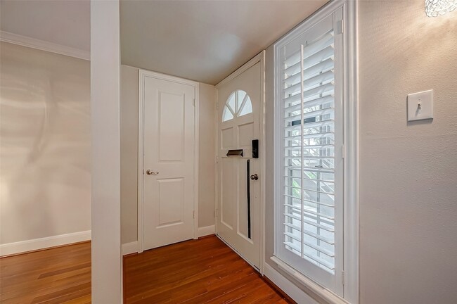 Building Photo - 12967 Trail Hollow Dr