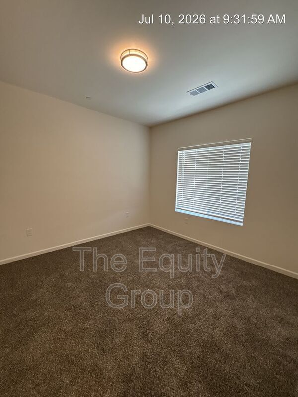 Building Photo - 733 S Pinkham St