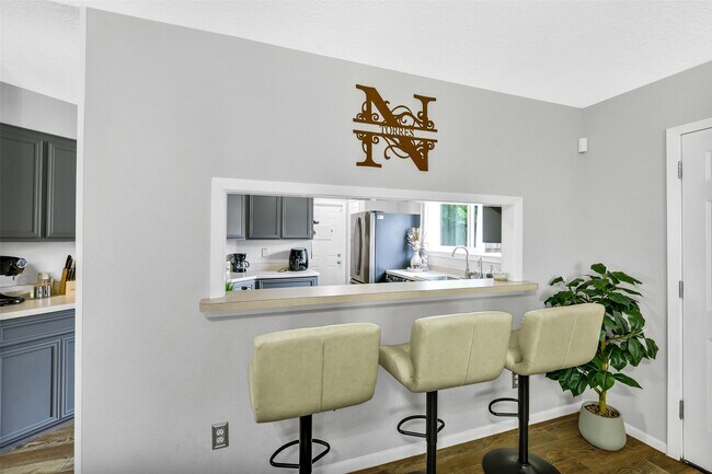 Building Photo - 710 Razee Ct