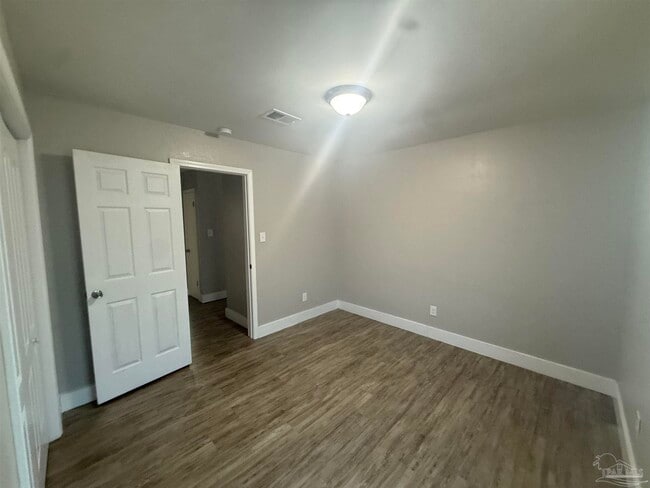 Building Photo - 1420 Langley Ave