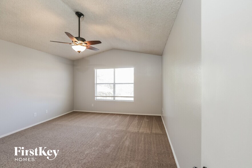 Building Photo - 2914 E Muirwood Dr