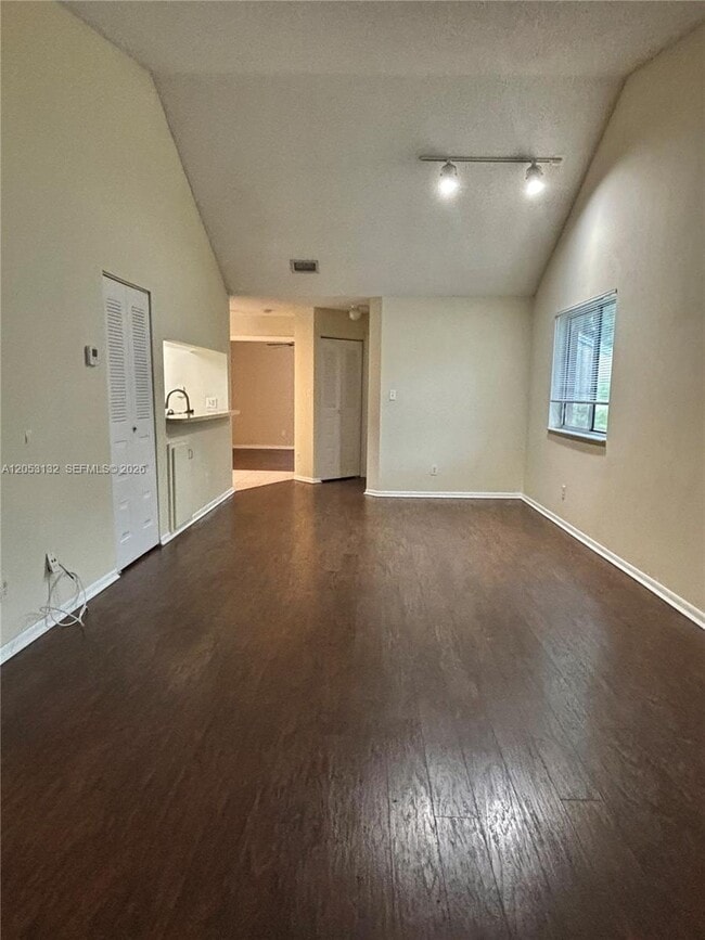 Building Photo - 1040 Coral Club Dr