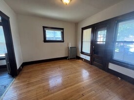 Building Photo - 108 S Bassett St