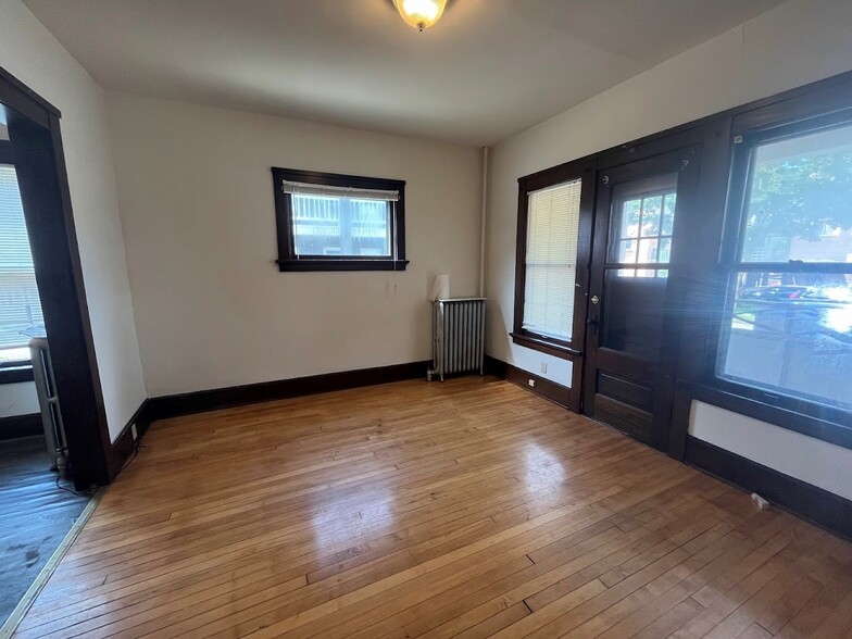 Primary Photo - 108 S Bassett St