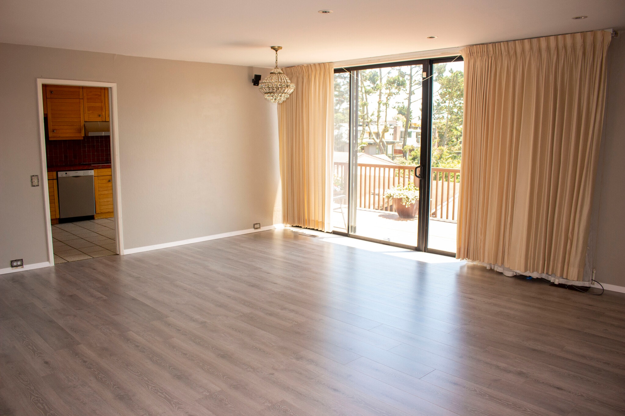 Living Room - with scenic views, new floors - 49 Amethyst Way