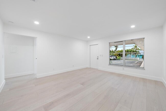 Building Photo - 1928 Service Rd