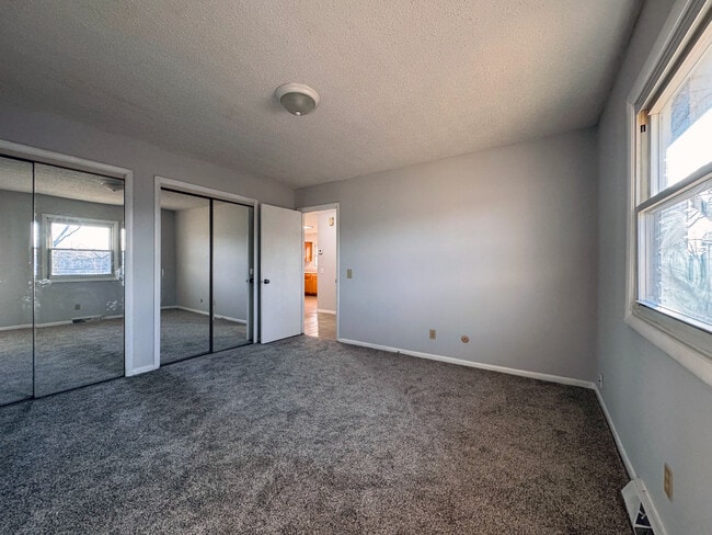 Building Photo - 2437 Delaware Dr