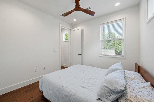 Building Photo - 2609 Willow St