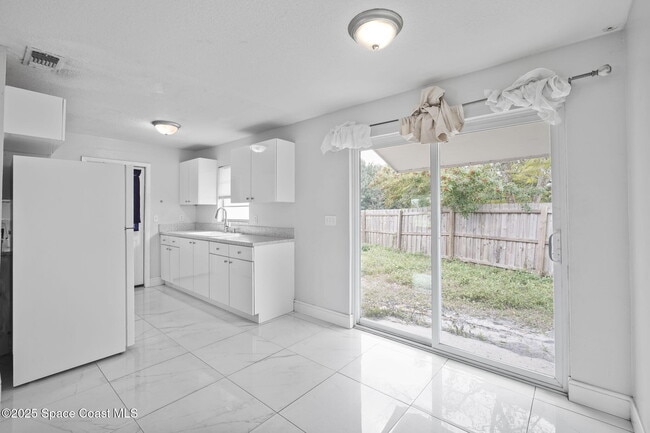 Building Photo - 93 Prospect Ave