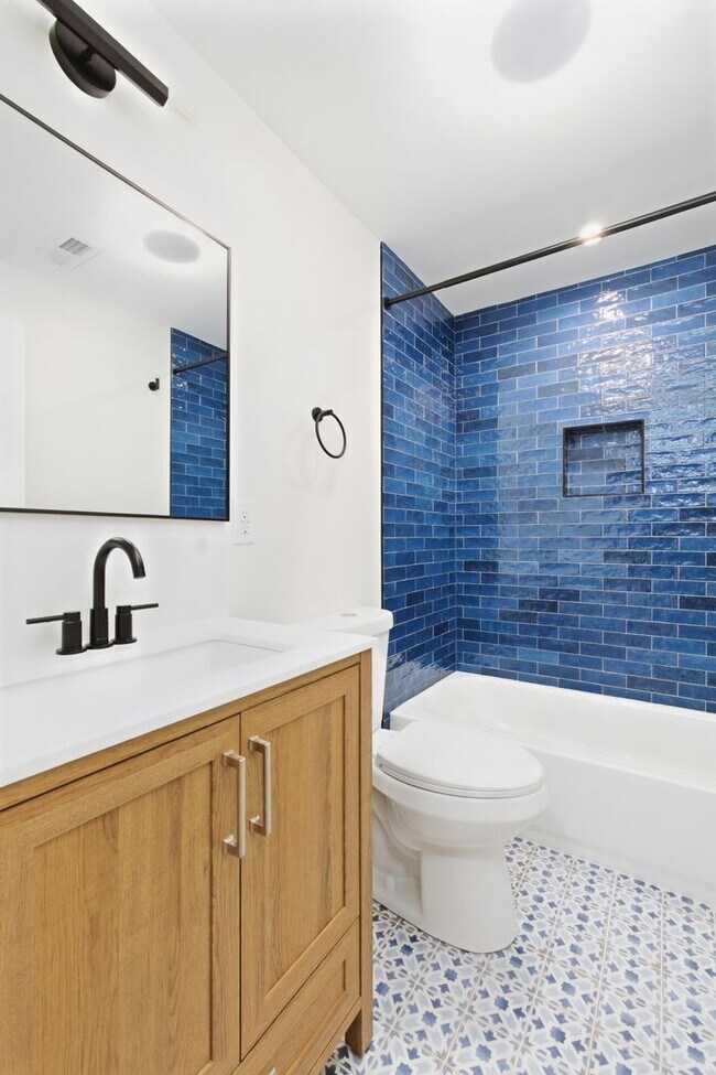 Building Photo - 2926 W Oxford St