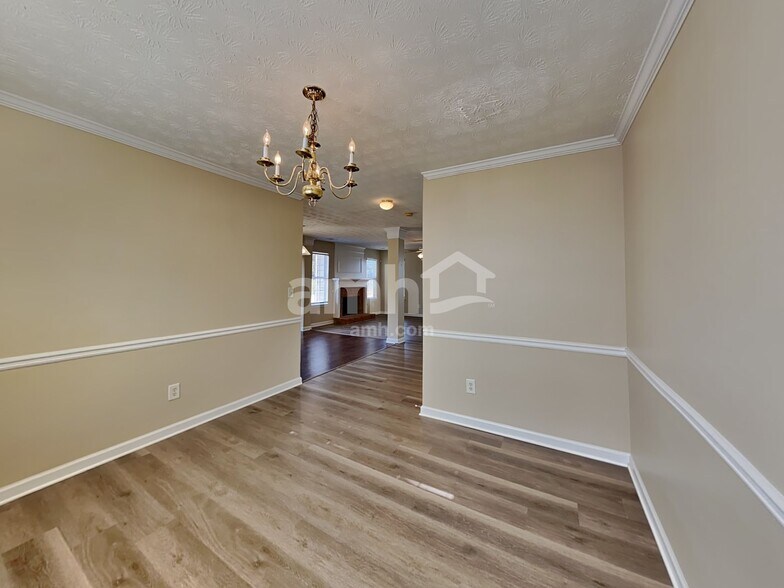 Building Photo - 2533 Plymouth Way