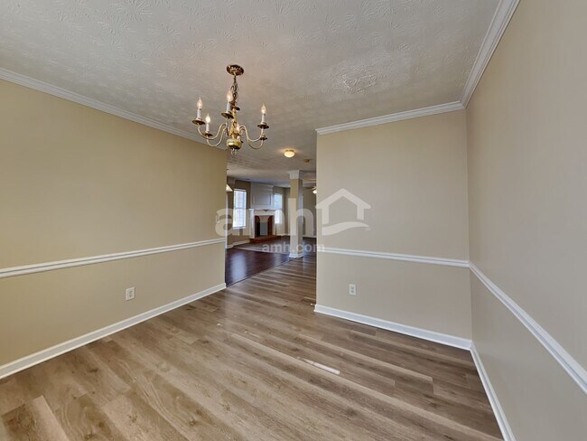 Building Photo - 2533 Plymouth Way